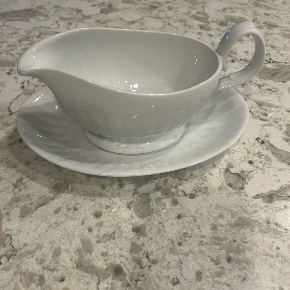Alfred Meakin Traditional Ironstone Leeds gravy boat